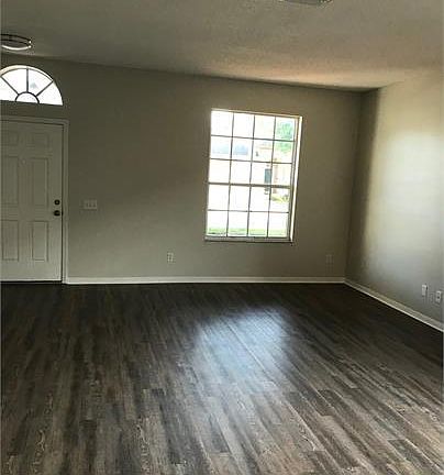 2nd image of 1414 Loretto Cir