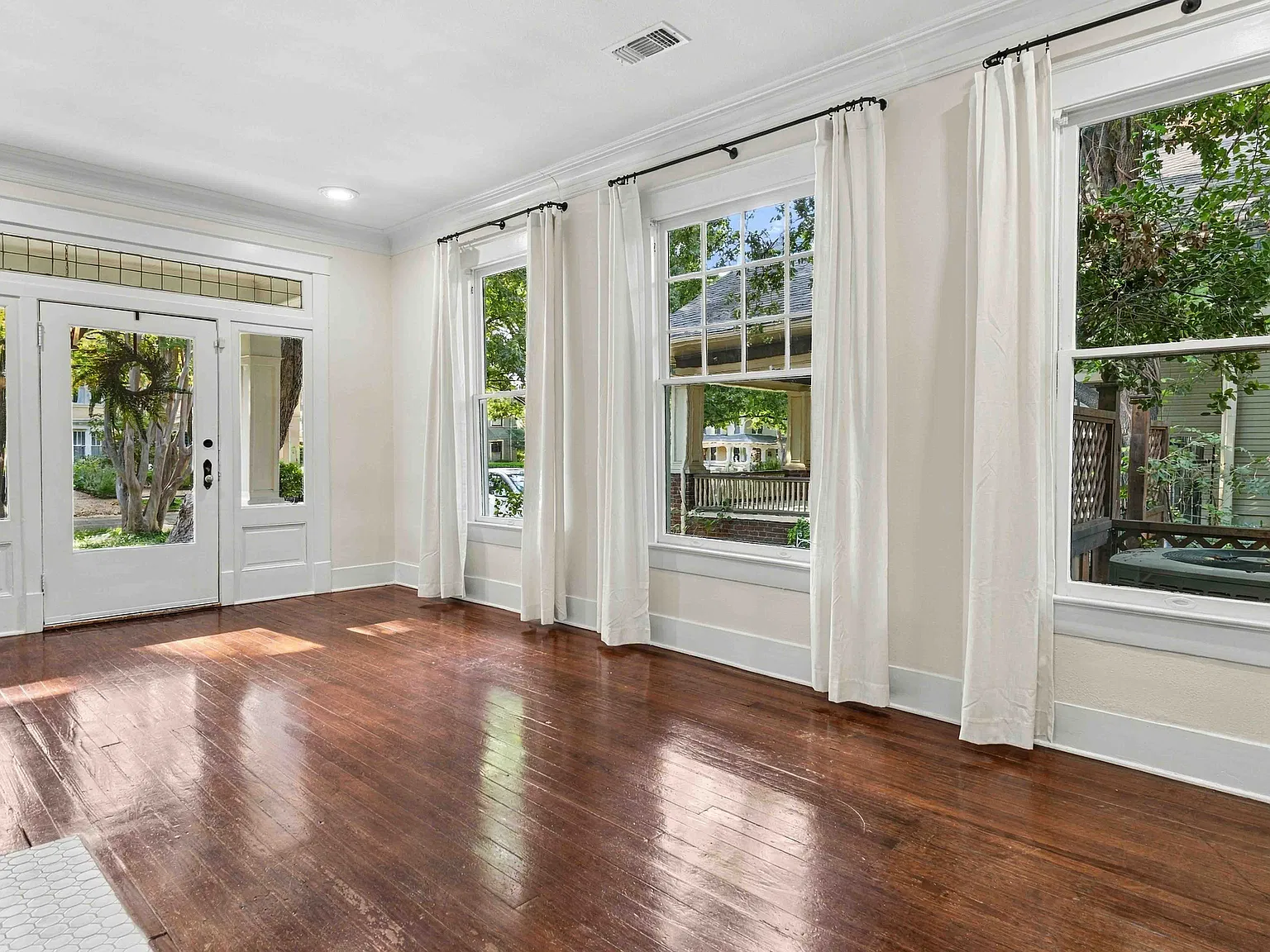 3 bed, 2000 sqft, $4,500 — Photo 4