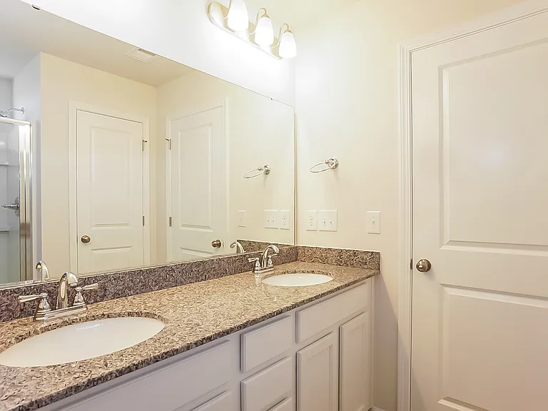 582 Count Fleet Ct — Photo 8