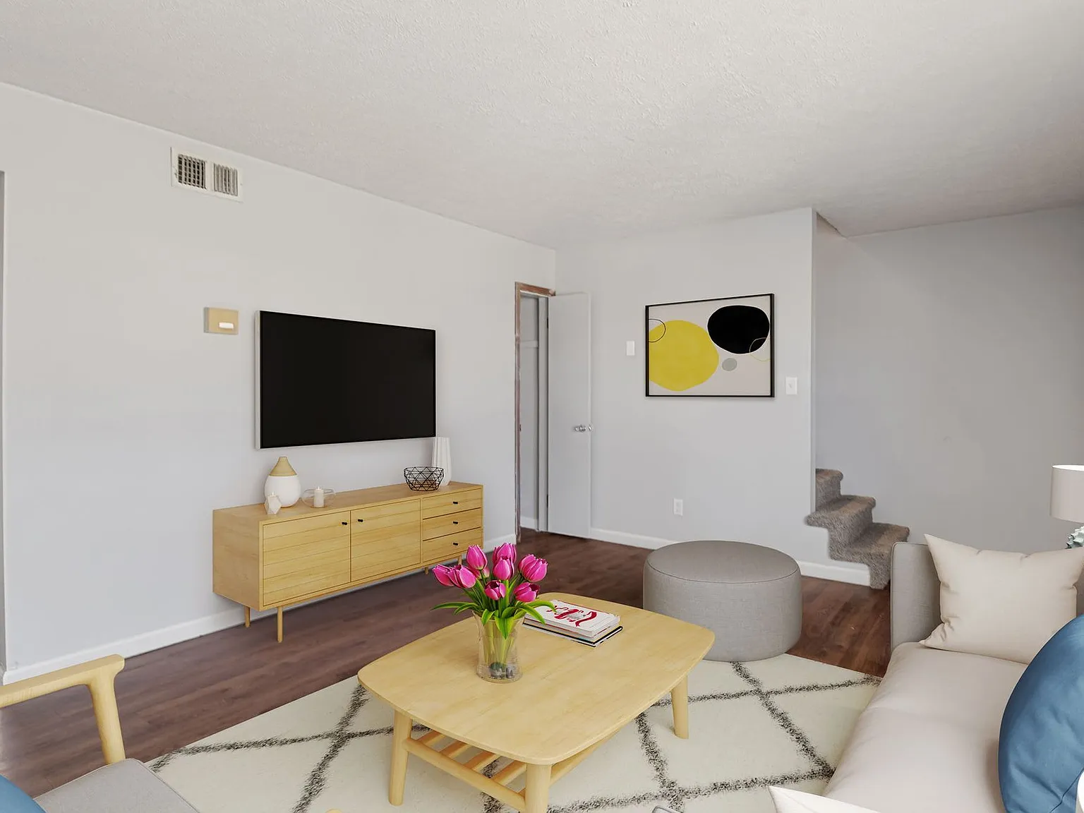 East Memorial Apartments — Photo 3