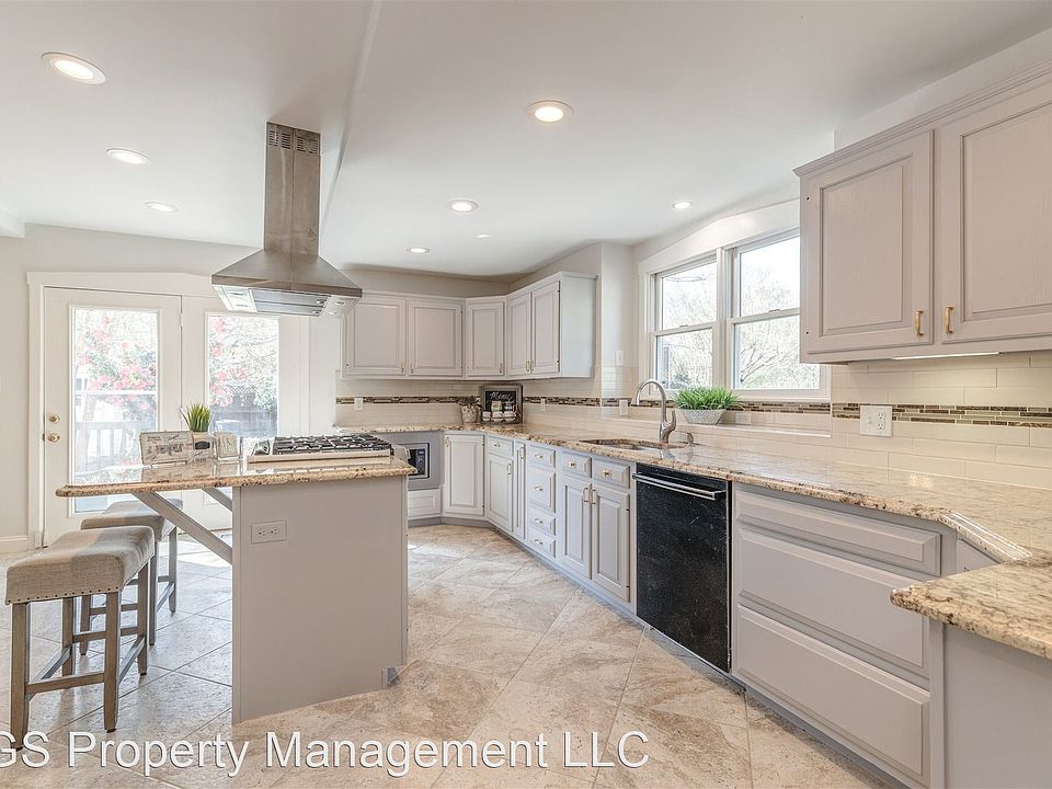 1st image of 31 E Linden St