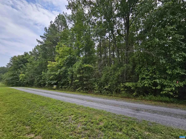 Slate River Trl, Arvonia, VA 23004