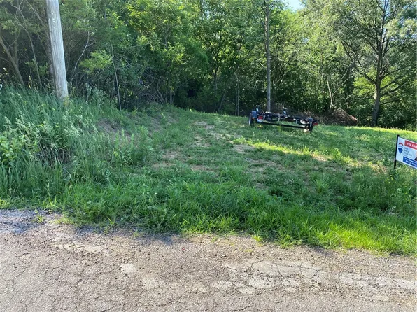 1334 Clark Ave, Brooklyn, IA 52211