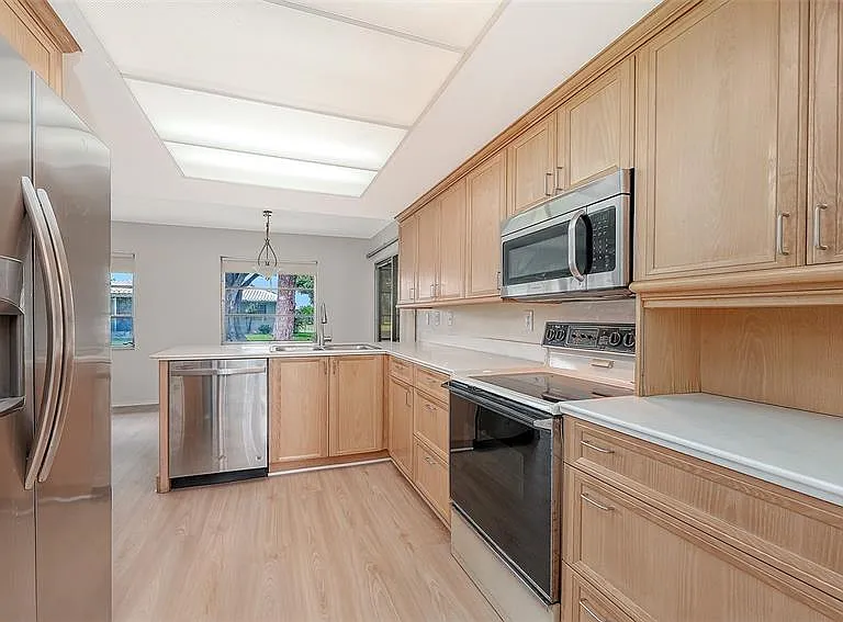 515 Rousseau Dr — Photo 10
