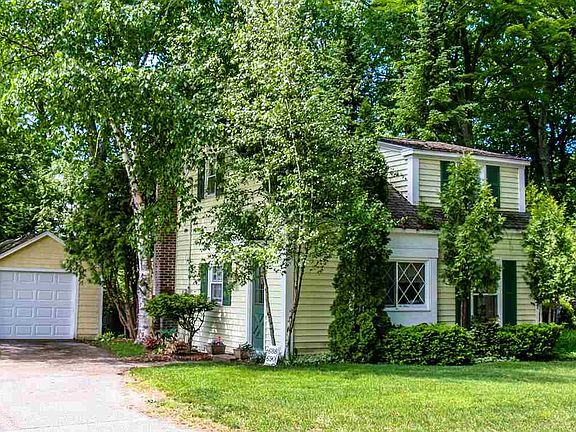 3rd image of 688 Pine St