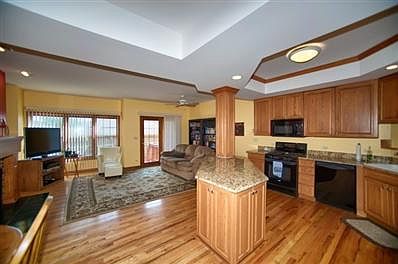 5th image of 133 N Larch Ave