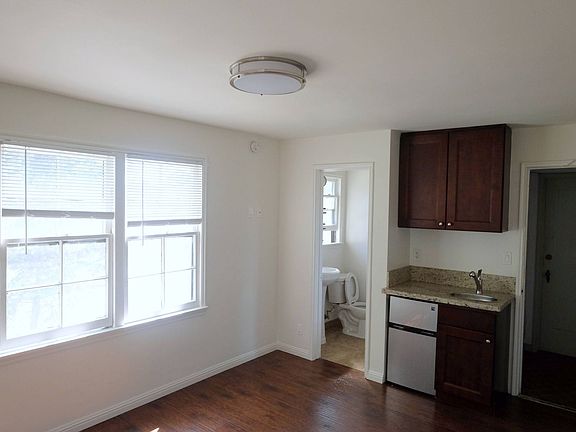 4th image of 858 Lincoln Blvd APT 1