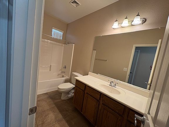 5th image of 1577 E Melrose Dr