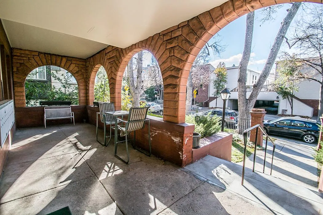 2 bed, 900 sqft, $2,250 — Photo 3