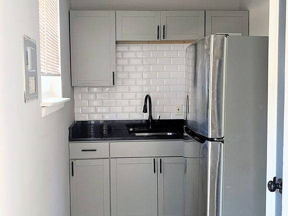 5th image of 1162 Vance Ave #6