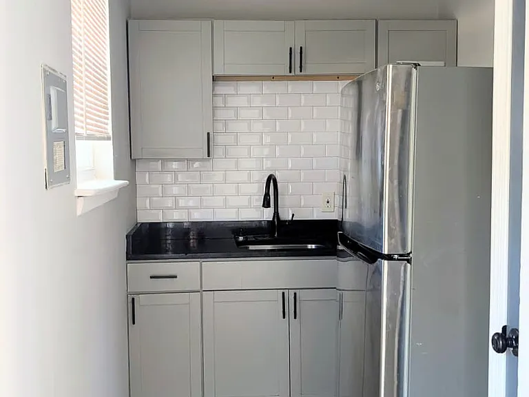 1162 Vance Ave #6 — Photo 5