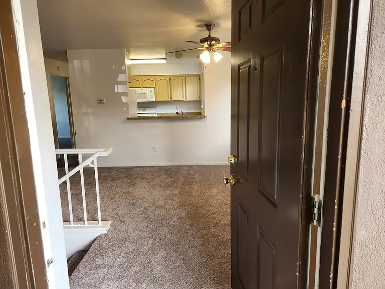 River Knolls Apartment — Photo 44