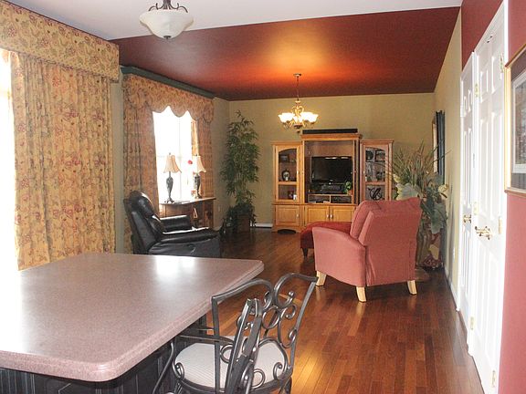 3rd image of 223 Creek Walk Dr