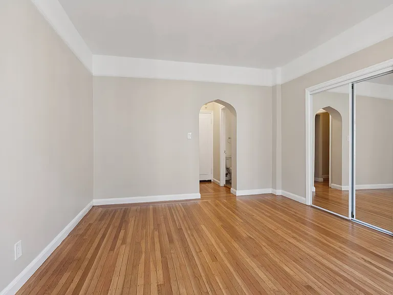 1520 Gough Street — Photo 9