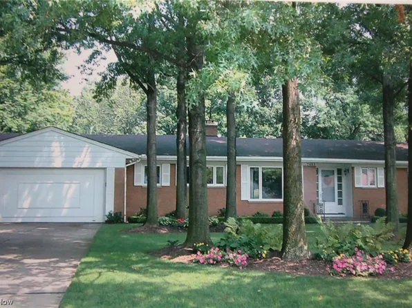 7403 Winding Way, Brecksville, OH 44141