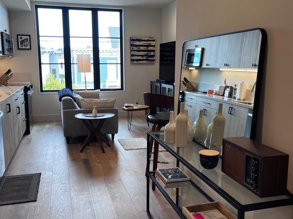 986 S Van Ness Ave #402