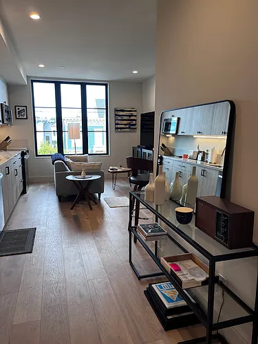 986 S Van Ness Ave #402 Photo 1
