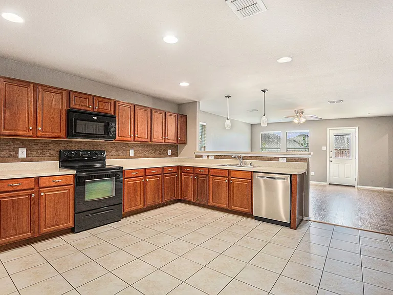 2308 Horseback Trl — Photo 10