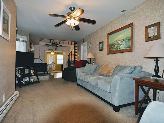 2nd image of 314 W Juniper Ave