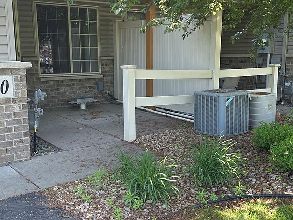 2nd image of 860 Independence Dr