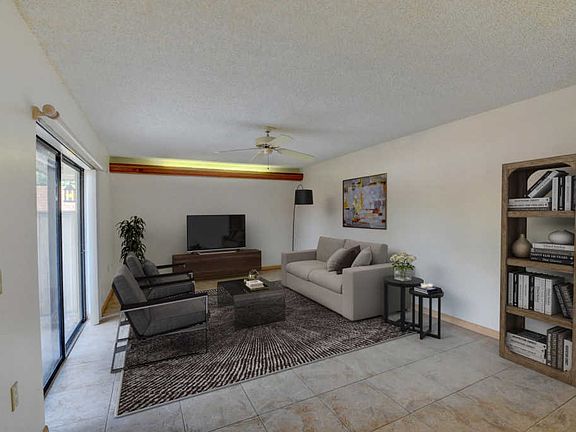 4th image of 310 Live Oak Ln
