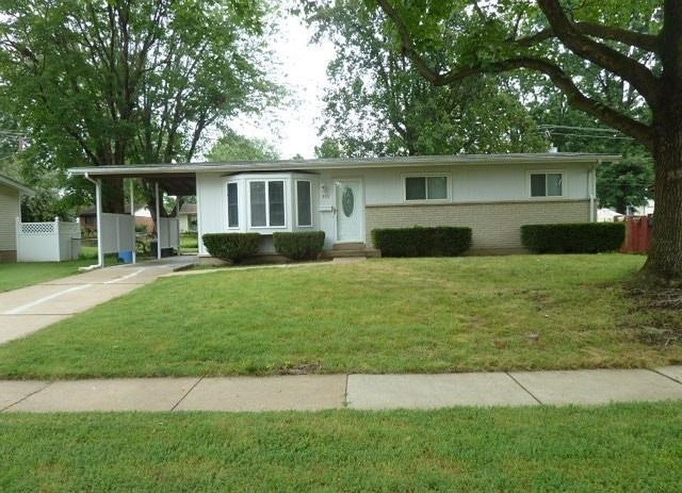 1st image of 305 Falcon Dr