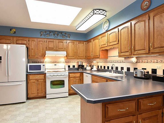 5th image of 16927 Shannon Dr