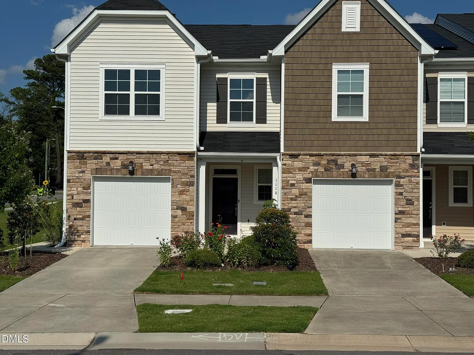 3 bed, 2.5 bath, 1800 sqft, $2,150 — Photo 2
