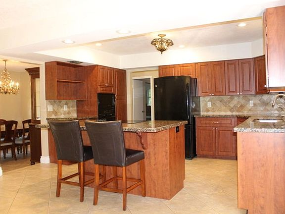 3rd image of 401 Woodside Dr