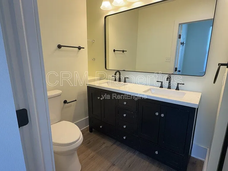 1339 Division St — Photo 16