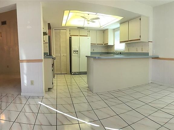 5th image of 214 SW 44th St
