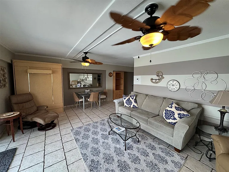 95 N Birch Rd #301 — Photo 5