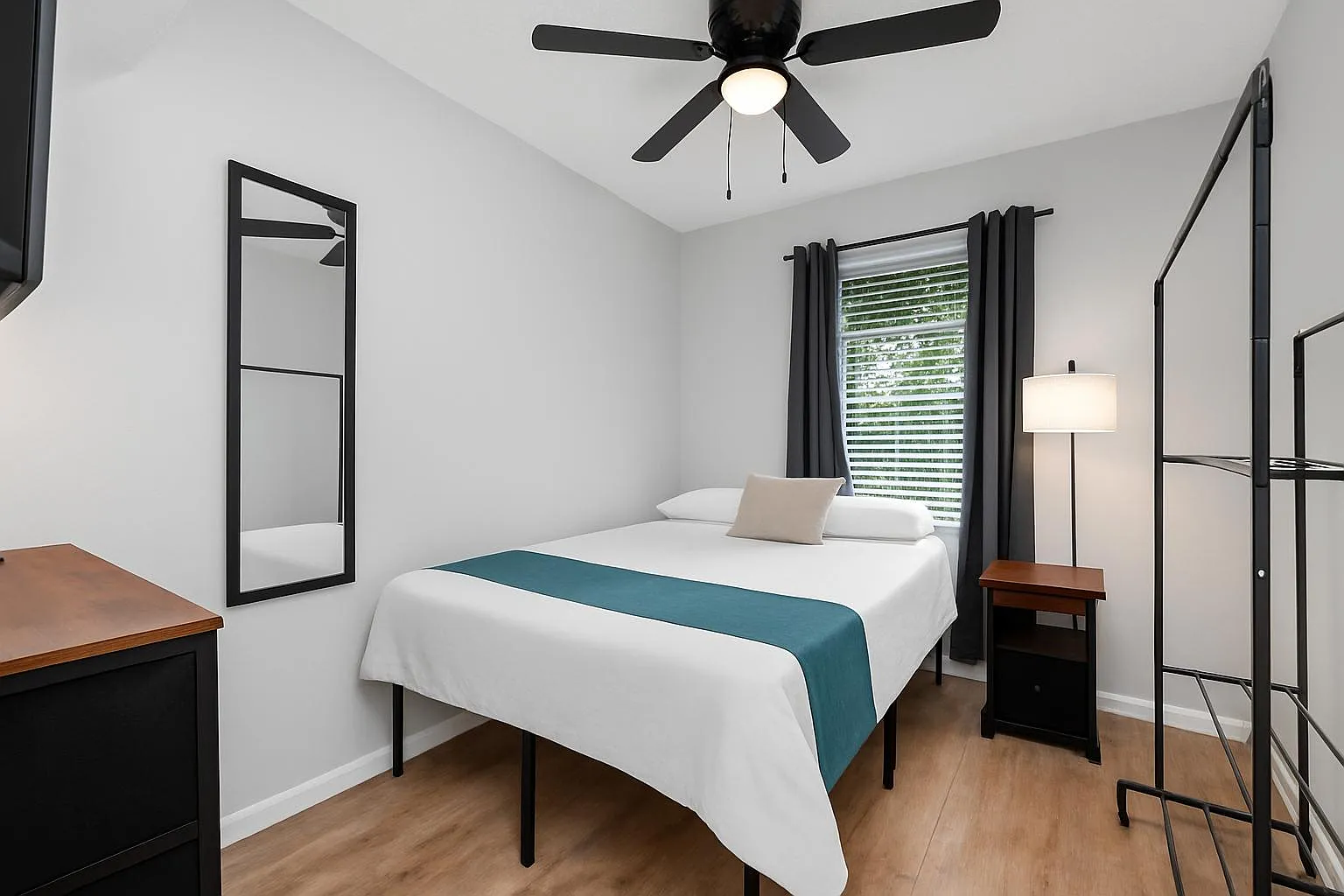 4 bed, 5.0 bath, 2700 sqft, $905 — Photo 3