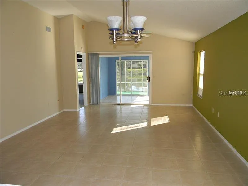 2 bed, 1100 sqft, $1,900 — Photo 2