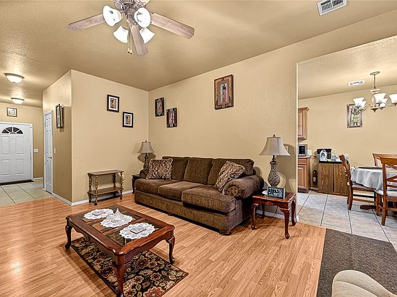 5th image of 550 Maplewood Dr