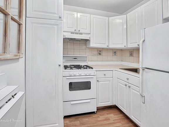 3rd image of 153 E 57th St APT 11G