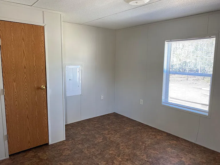 403 Shorey Dr — Photo 6