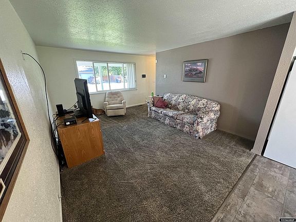 4th image of 514 Peak Dr