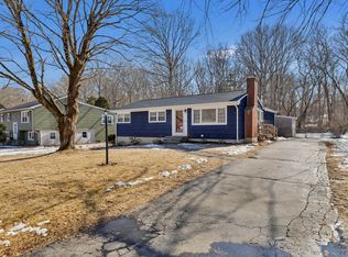 7 Fulmore Dr, Waterford, CT 06385