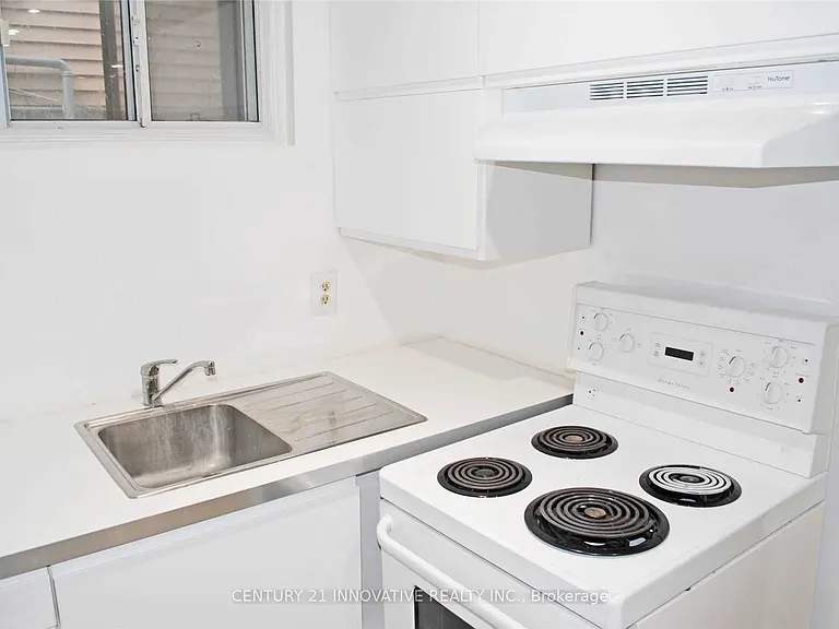 42 Saint Dunstan Dr #BASEMENT — Photo 2