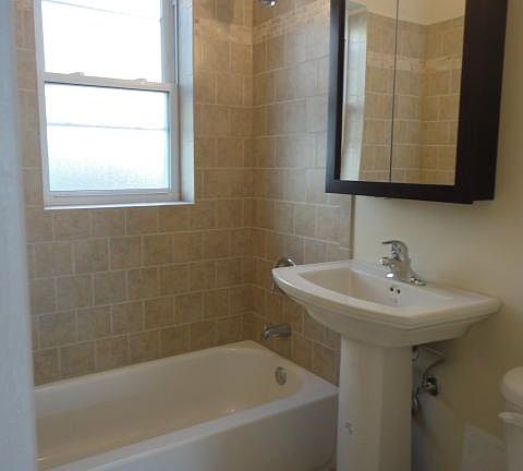5th image of 4843 N Wolcott Ave #3W