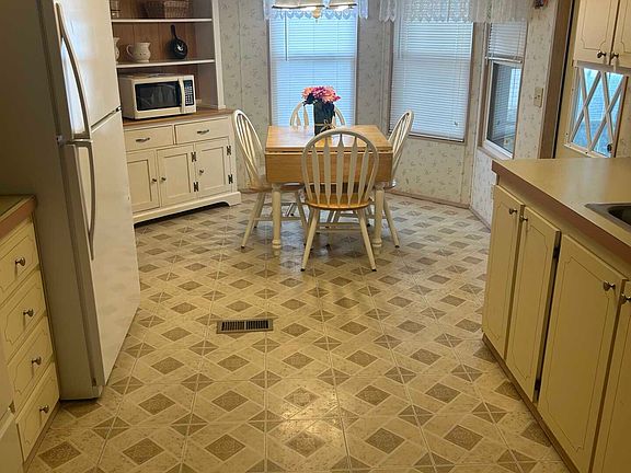 3rd image of 354 Orchid Dr #354