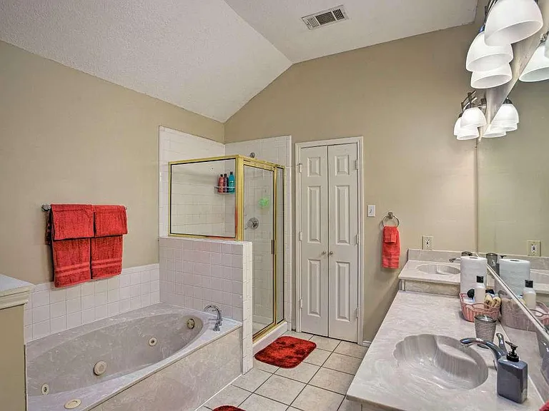 544 Raintree Cir — Photo 22