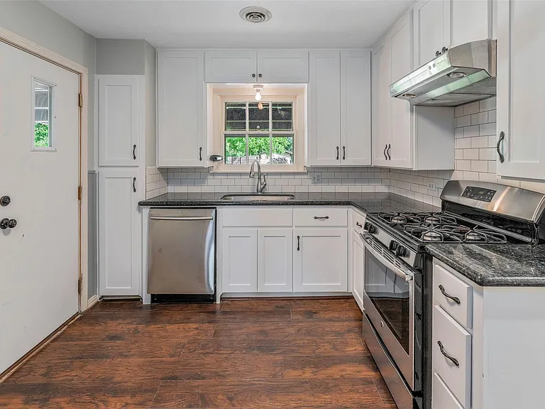 1113 Felder St — Photo 13