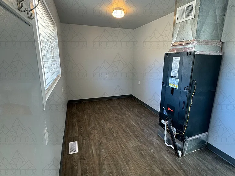 402 McCoy St — Photo 5