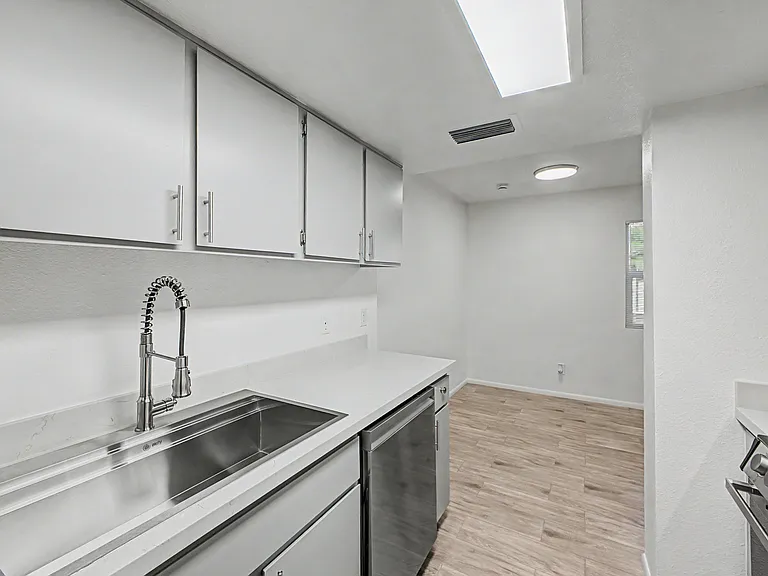 5984 N 48th Ave — Photo 12
