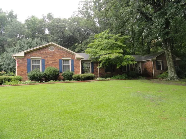 205 Crest Dr, Mount Olive, NC 28365