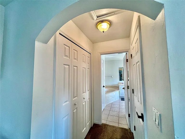 426 NW 37th Pl — Photo 24