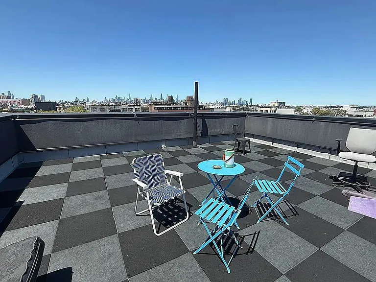 254 Melrose St #1R — Photo 2