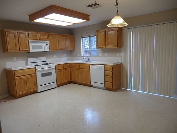 4th image of 7831 Oak Ct